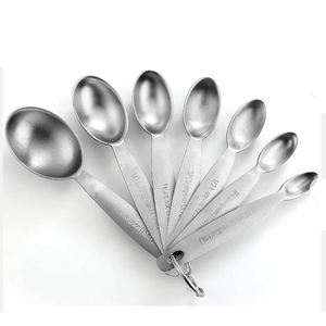 Ensemble luxueux de tasses et cuillères à mesurer en acier inoxydable avec manche en bois élégant, parfait pour la cuisine, finition argentée polie - Product Image 5