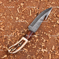 Couteau de chasse et de camping à lame fixe en acier Damas forgé à la main, pointe droite, crochet à viande, manche en bois de cerf, OEM