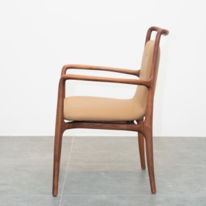 Chaise de salle à manger moderne en bois massif de style nordique avec assise en cuir véritable pleine fleur, mobilier de luxe pour restaurant, cuisine, salle à manger PISANO - Product Image 1