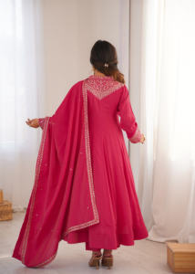 Robe Anarkali pour femme en georgette à sequins, avec pantalon et dupatta, par Wedding Designer - Product Image 5