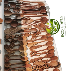 Cuchara Decorativa de Madera con Diseño Floral, Utensilio de Cocina Hecho a Mano con Madera Natural, Herramienta Rústica para Servir, Regalo Botánico para Amantes de la Naturaleza - Product Image 1