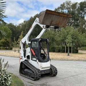 Chargeuse compacte sur pneus Bobcat T740, équipement lourd, moteur diesel, roulement, pompe, boîte de vitesses pour usage en construction et travaux lourds - Product Image 2