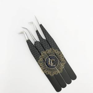 Pinzas para Pestañas Profesionales Hechas a Mano de Acero Inoxidable, Recubrimiento en Polvo Negro Mate, Agarre de Diamante Sostenible, Plateadas - Product Image 6