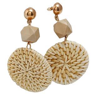 Boucles d'oreilles pendantes en rotin en résine de bois Bijoux Boho légers avec des éléments naturels et modernes et parfaits pour les filles - Product Image 2