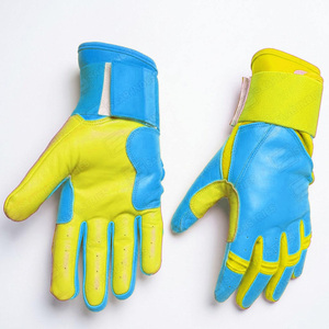 Gants de frappe en cuir SAAR INDUSTRIES, noir et blanc, rembourrés, fermeture auto-agrippante, unisexe, adulte, entraînement, main gauche, écologiques, durables - Product Image 1
