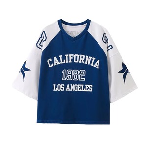 T-shirt à manches longues surdimensionné en jersey de coton à col en V style preppy pour femmes grandes tailles - Product Image 1