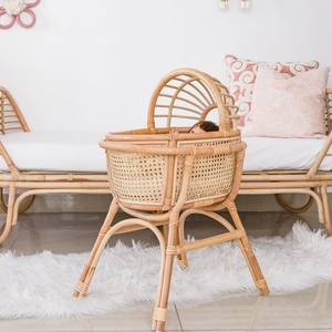 Cuna de mimbre hecha a mano por proveedor vietnamita, diseño floral, para muñecas, buen precio. - Product Image 5