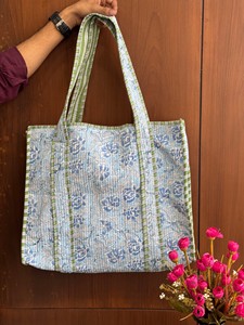 กระเป๋าช้อปปิ้งผ้าฝ้ายลายดอกไม้แบบใหม่สุดฮิต กระเป๋าใส่ของอเนกประสงค์แบบสองด้าน กำลังลดราคา - Product Image 4