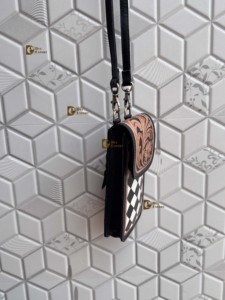 กระเป๋าหนังแกะสลักลายดีไซน์เนอร์รุ่นล่าสุด กระเป๋าสะพายไหล่สไตล์ยิปซี โบโฮ ทำมือ ลายตารางแบบตะวันตก ทันสมัย - Product Image 2