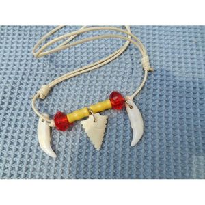 Collar Étnico Bohemio Hecho a Mano con Diseño Tribal de Hueso Tallado, Joyería Artesanal, Regalo - Product Image 2