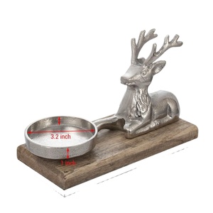 Support de bougie rustique en forme de cerf avec base en bois, plateau décoratif en métal en forme de renne, support de bougie, accent décoratif de table, inspiré de la nature - Product Image 1