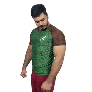 เสื้อรัดกล้ามเนื้อผู้ชายแบบใหม่ ผลิตอย่างมืออาชีพ ราคาโรงงาน พิมพ์โลโก้ตามสั่ง ชุดออกกำลังกาย - Product Image 3