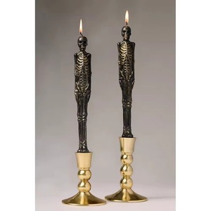 Support de bougie en forme de crâne Shadow Crypt – Décoration d'Halloween pour thèmes sombres - Product Image 3