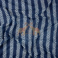 Tissu en Indigo Bleu à Motif Chevron Imprimé à la Main en Gros pour Vêtements Design Minimaliste pour Robes