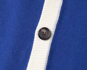 Logos brodés sur des pulls à col en V doux et de haute qualité pour les sororités/fraternités/écoles/collèges/universités, logos sur les cardigans - Product Image 5