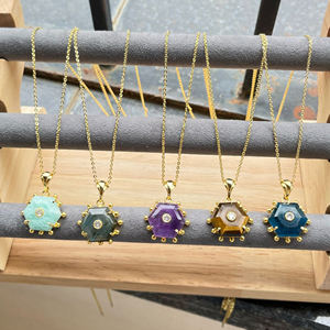 Pendentif hexagonal en améthyste violette de style délicat, véritable pierre de naissance, pierre précieuse facettée, collier bijou avec CZ - Product Image 4