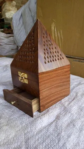 ArtisanVibe - Quemador de Incienso de Madera de Sándalo a Rayas de Lujo, Hecho a Mano, Religioso, Ecológico, Duradero - Product Image 5