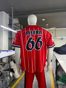 Uniforme de Béisbol Personalizado para Hombre con Rayas Rojas, Conjunto de Camiseta y Pantalones de Manga Corta con Botones, 100% Poliéster, para Todas las Temporadas - Product Image 3