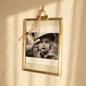 Cadre photo rectangulaire en laiton et verre PF1071, design artisanal, à suspendre verticalement, décoration murale, finition laiton de qualité supérieure - Product Image 4