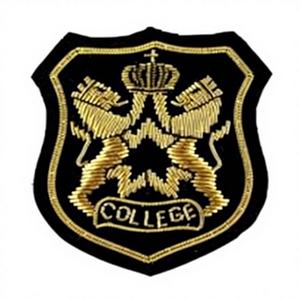 Écussons brodés pour uniforme universitaire : Blazer, Couronne et Patchs de style universitaire - Product Image 1