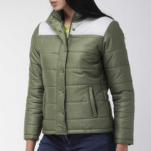 Chaqueta Acolchada Verde Oliva para Mujer con Bloques de Color Blanco, Cuello Alto, Manga Larga, Relleno de Poliéster, para Otoño - Product Image 4