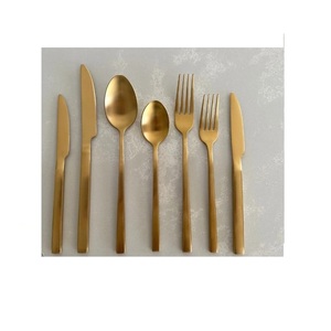 Ensemble de couverts de luxe décoratifs en acier inoxydable doré, cuillères et couteaux pour restaurants, design populaire et écologique - Product Image 2