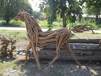 Statue de cheval en bois flotté thaïlandais de style art populaire - Sculpture sur mesure, objet de collection pour Diwali, Noël et anniversaire