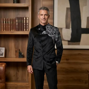 Costume Bandhgala noir pour homme avec imprimé aigle – Veste de style Indo Western Sherwani pour marié - Product Image 1