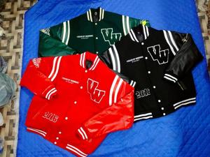 Chaqueta Varsity Negra para Hombre con Mangas de Cuero, Logotipo Bordado y Nombre Personalizado, Parche Frontal de Sam The Black Hole Raider Nation - Product Image 4