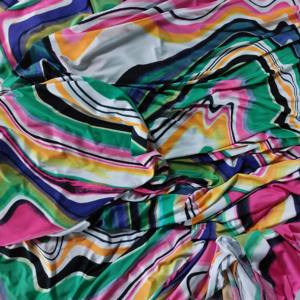 Fabriqué en Corée, 95% polyester, 5% élasthanne, tissu ITY imprimé, lot de tissus en stock, nombreux motifs floraux, meilleure qualité, designs magnifiques. - Product Image 3