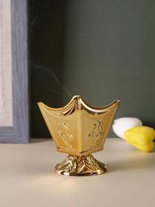 Brûleur d'encens en métal royal, apportant une touche royale aux intérieurs élégants - Product Image 6