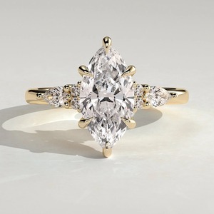 Bague de fiançailles en or massif 14 carats avec diamant taille marquise, halo et bande pavée, certifiée IGI, style classique - Product Image 1