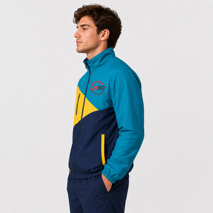Chaqueta cortavientos para hombre con cierre completo, capucha ajustable y ajuste cómodo para actividades al aire libre y casuales. - Product Image 2
