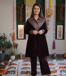 Ensemble Kurti et Palazzo en velours avec broderie sequinée devant et derrière, entièrement cousu, prêt-à-porter, tenue de soirée élégante, différentes tailles - Product Image 2