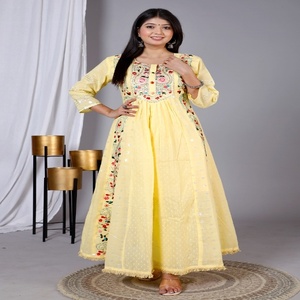 Elegante Conjunto de Kurta Anarkali de Algodón Amarillo con Bordado Floral y Dupatta para Bodas, Fiestas, Playa y Ropa Étnica - Product Image 1