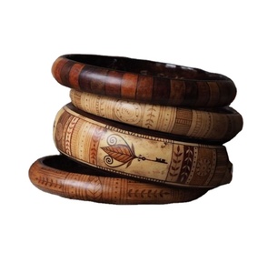 Brazalete y pulsera de madera de diseño CONSIDERADO, pulseras de madera de tamaño personalizado, brazalete hecho a mano con flores, brazalete de madera - Product Image 1