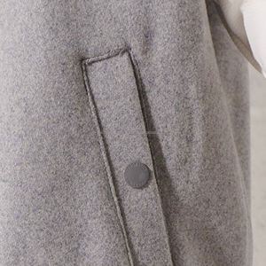 Chaqueta Universitaria de Alta Calidad en Poliéster/Algodón, Cuello Alto, Bordado con Letras de Béisbol, Servicio Personalizado OEM - Product Image 2