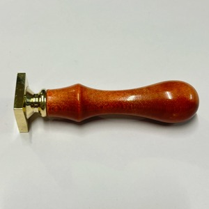 Sellos redondos de latón marrón de 30 mm hechos a mano con mango de madera de arce para tarjetas de felicitación hechas a mano y proyectos de scrapbooking. - Product Image 2