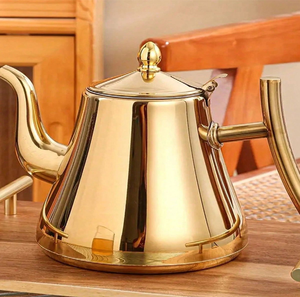 Théière minimaliste en or poli avec un corps conique élégant et une poignée droite, à prix de gros. - Product Image 1