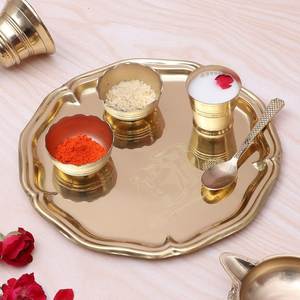 Ensemble de thali traditionnel en laiton avec 4 bols, cuillère, design floral plaqué or, plateau circulaire, décoration de table, cadeau Diwali - Product Image 3