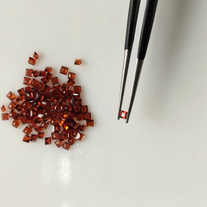 อเมทิสต์แอฟริกันธรรมชาติ 1.75 มม. ทรงสี่เหลี่ยมเจียระไนแบบ Step Cut สีม่วง คุณภาพดีที่สุด พลอยเม็ดเดี่ยวสำหรับทำเครื่องประดับ - Product Image 3