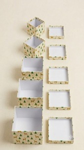 Boîtes cadeaux carrées en carton écologiques personnalisées avec couvercle, motif cerf et arbre imprimé - Product Image 3
