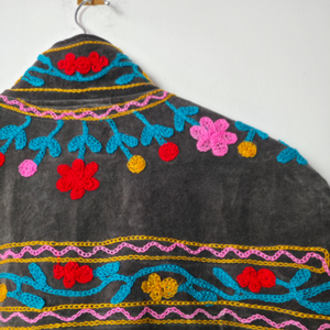 Veste brodée de fleurs pour femmes avec motifs de vigne colorés - Product Image 6
