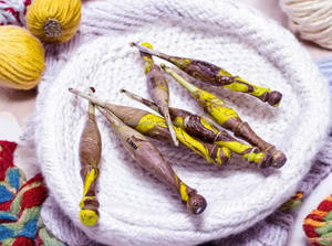 Ensemble de crochets en résine et bois faits à la main de qualité supérieure Beau crochet en bois en résine pour chaque artisan - Product Image 2