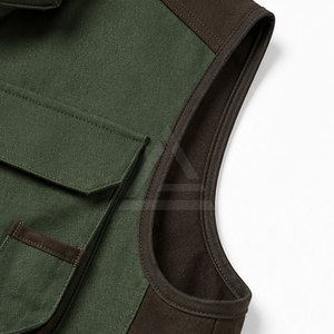 Gilet de chasse utilitaire pour hommes avec poches spacieuses, matériau durable, sangles latérales réglables et construction robuste pour l'extérieur - Product Image 3