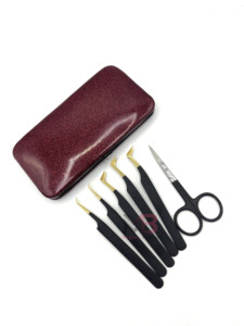 Pinzas para Pestañas de Acero Inoxidable de Nuevo Diseño, Pinzas para Pestañas con Agarre de Fibra y Punta Puntiaguda en Color Degradado Negro, Estuche Personalizado - Product Image 1
