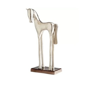 Escultura de Aluminio Fundido de Primera Calidad para Exhibición en Estantes de Galerías y Hogares, y Elegante Realce Artístico para Decoración de Interiores - Product Image 2