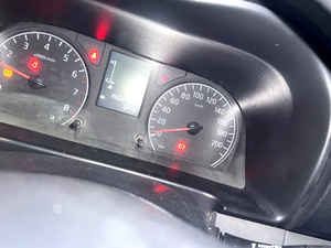 Nissan Urvan Van d'occasion 2019, 299 CV, 4 cylindres, conduite à gauche, moteur essence, transmission manuelle - Product Image 4