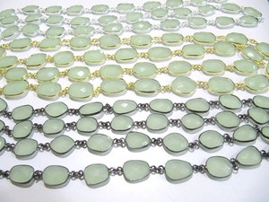 Calcedoine de couleur aqua naturelle, forme libre, briolette, 10 à 15 mm, connecteur à sertir, chaîne vendue au mètre - Product Image 3
