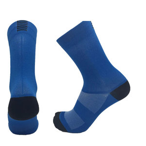 Chaussettes personnalisées à faible MOQ, en tissu extensible léger, confortables et à séchage rapide, idéales pour l'entraînement sportif, la marche et l'usage quotidien. - Product Image 1
